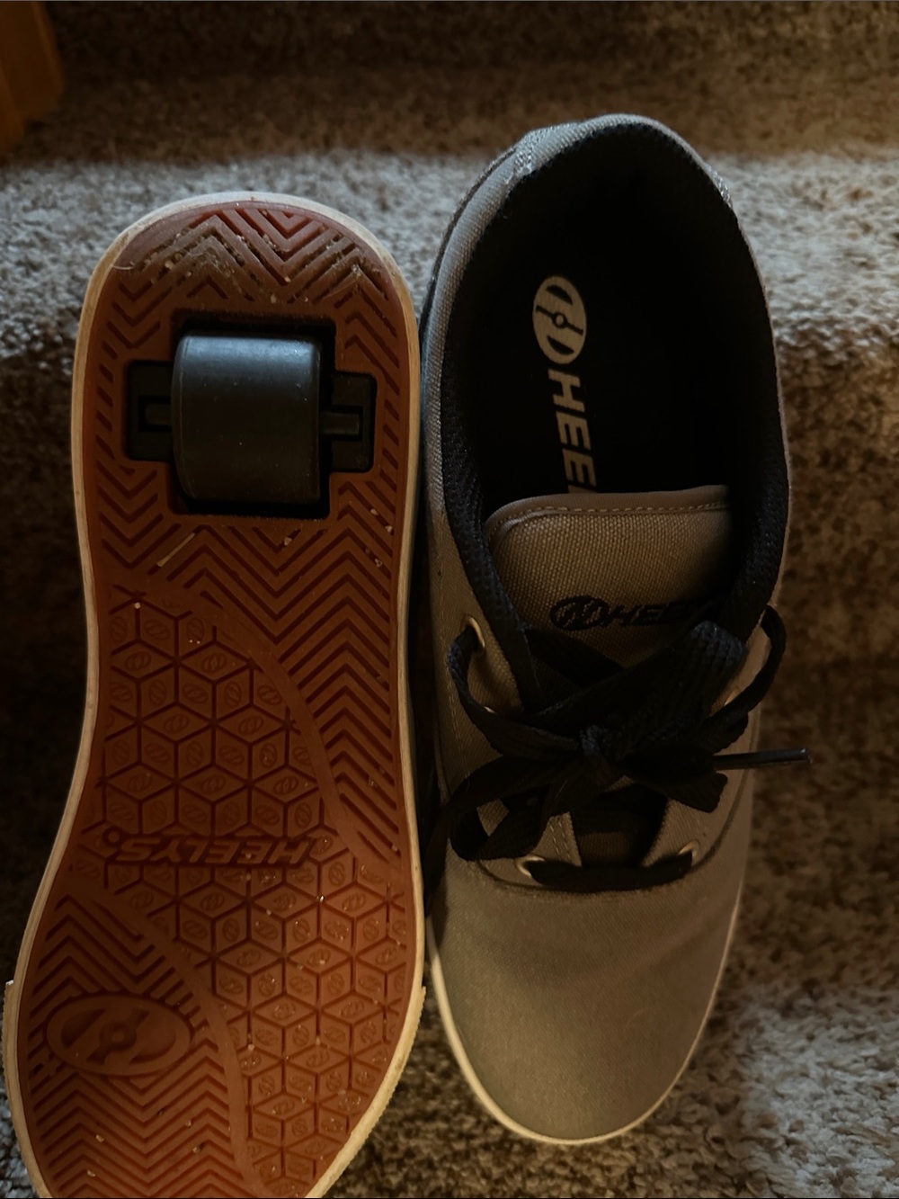 Heelys UNISEX  Gray and Black Skate Sneaker with Removable Wheel